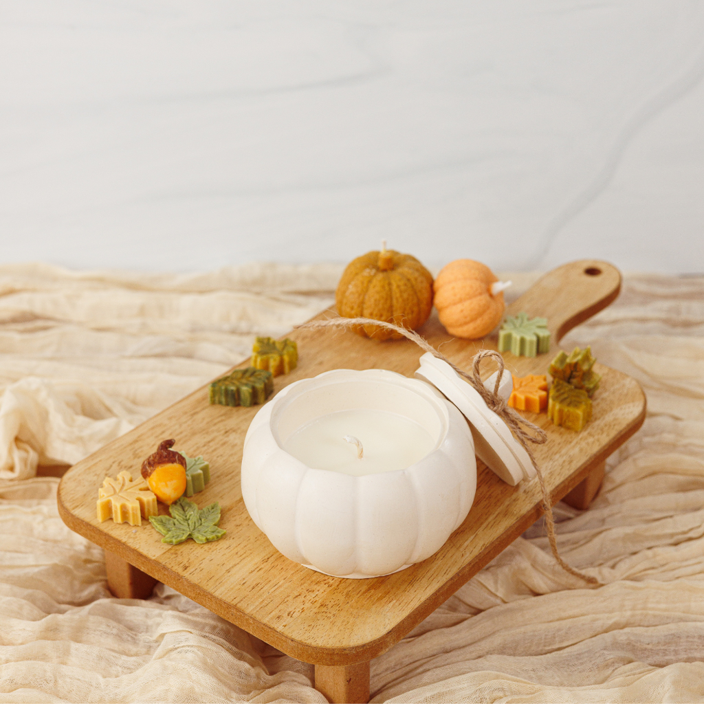 Vela de Otoño Pumpkin Pie 4 oz – Cera de Soja y Coco en Recipiente Artesanal de Yeso Ecológico