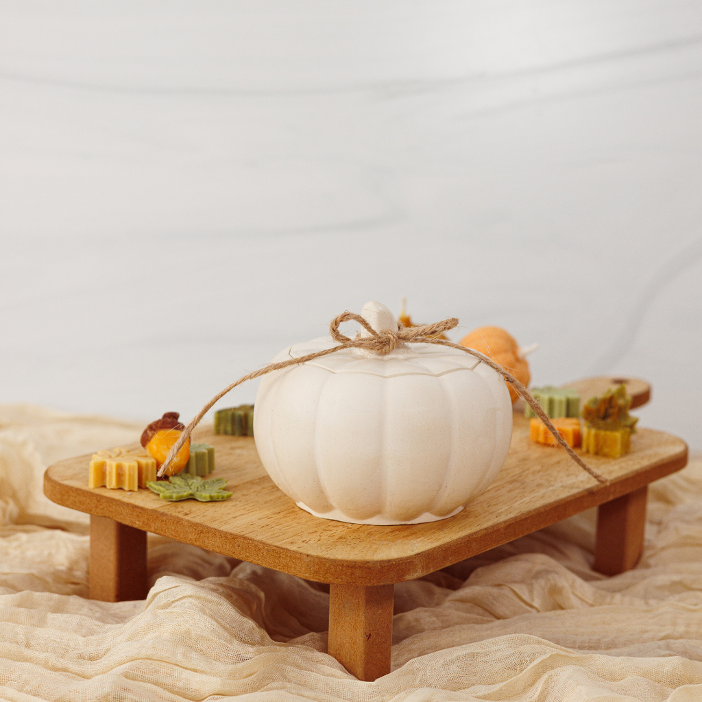 Vela de Otoño Pumpkin Pie 4 oz – Cera de Soja y Coco en Recipiente Artesanal de Yeso Ecológico