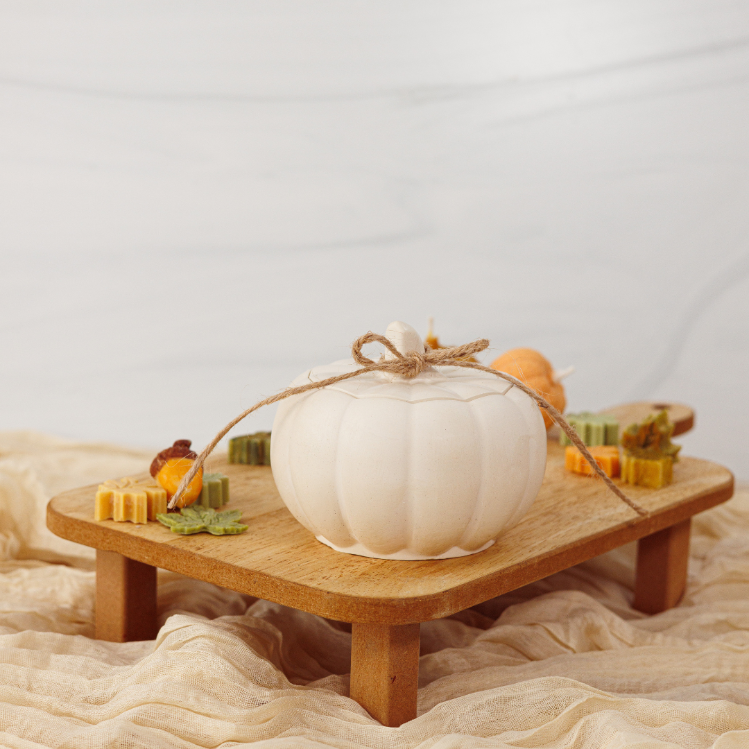 Vela de Otoño Pumpkin Pie 4 oz – Cera de Soja y Coco en Recipiente Artesanal de Yeso Ecológico