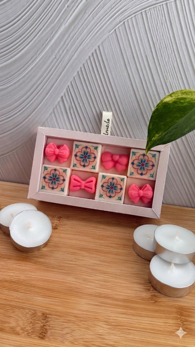 Travel Books Ceramic Oil Burner & Wax Melt Gift Set – Sweet Orange (Includes 8 Melts & 5 Tealights)