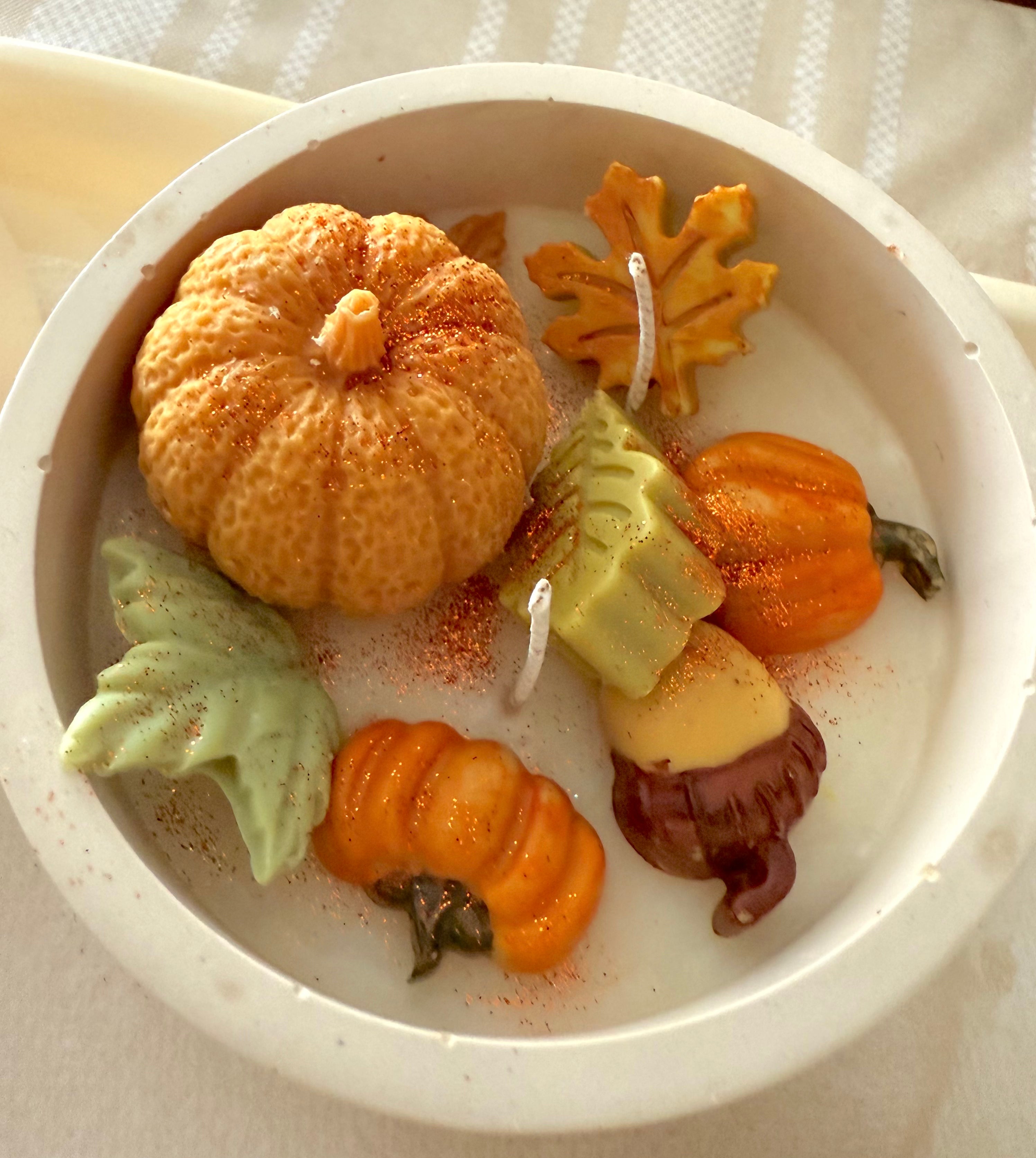 Pumpkin Harvest.Vela Artesanal Otoñal 12 oz – Recipiente Rústico Hecho a Mano