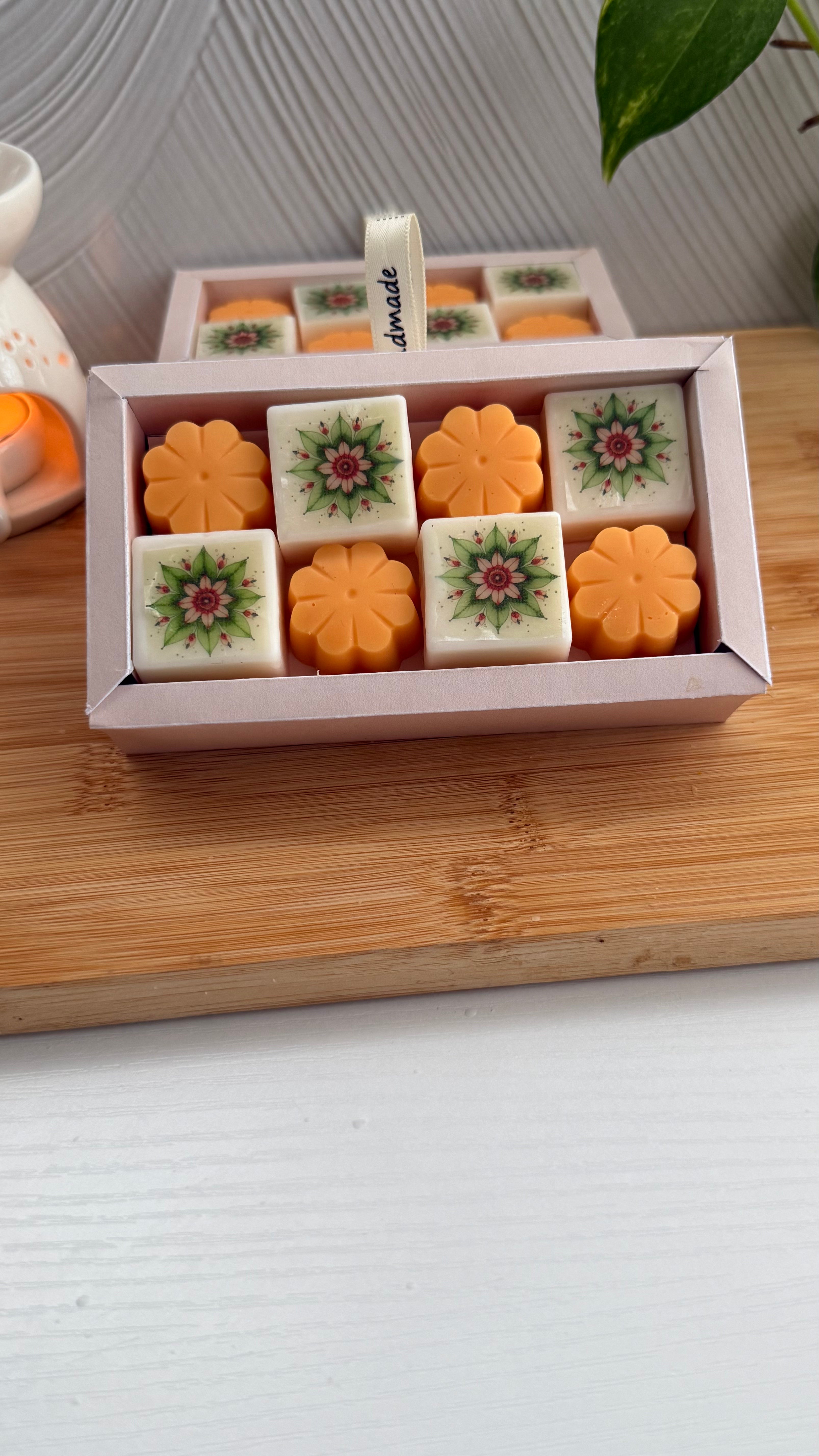 Set Quemador Cerámico Gatito Blanco & Wax Melts – Sweet Orange (Incluye 8 Melts y 5 Tealights)