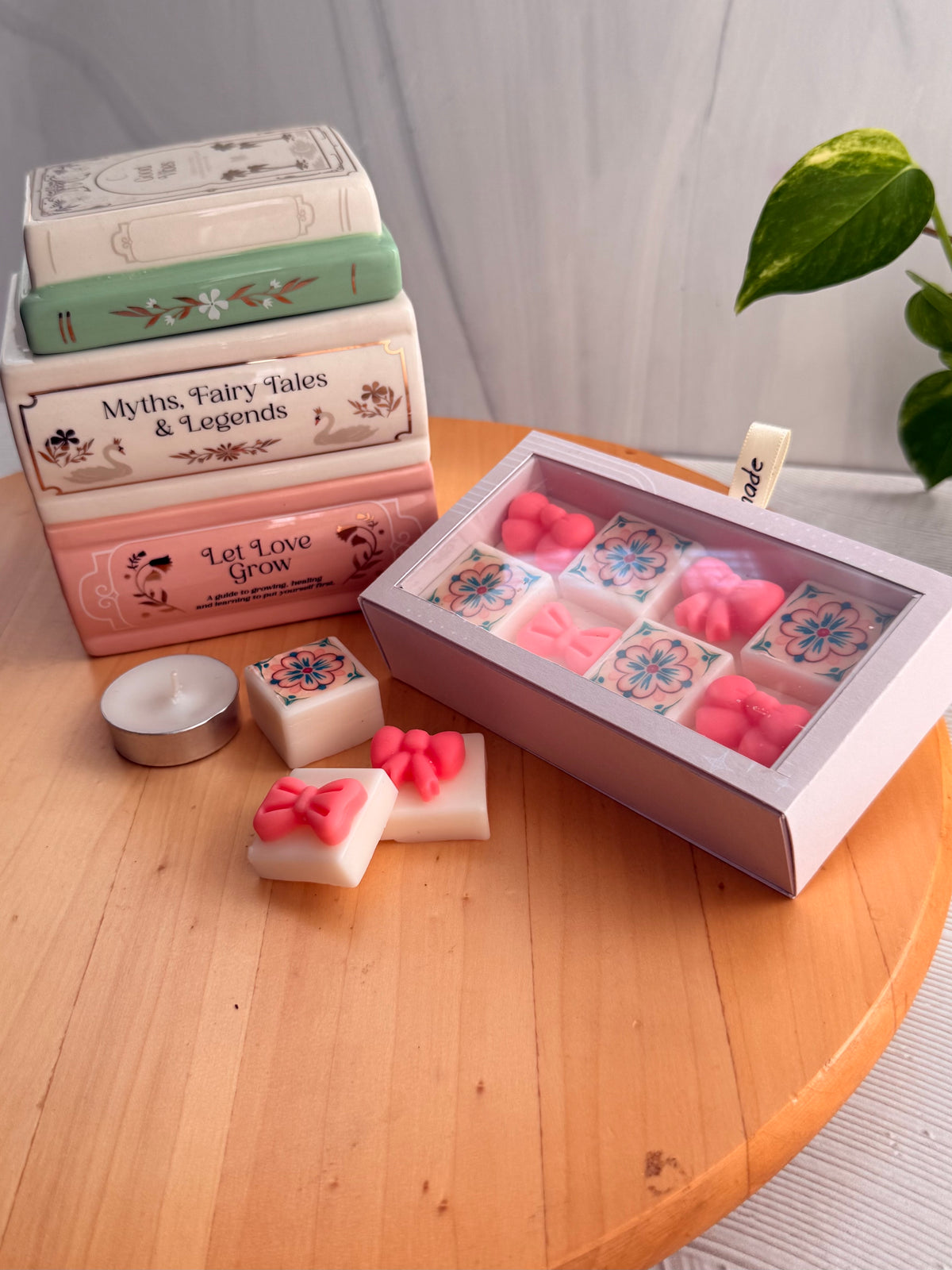 Set Quemador Cerámico Libros de Cuentos & Wax Melts – Pure Bamboo (Incluye 8 Melts y 5 Tealights)
