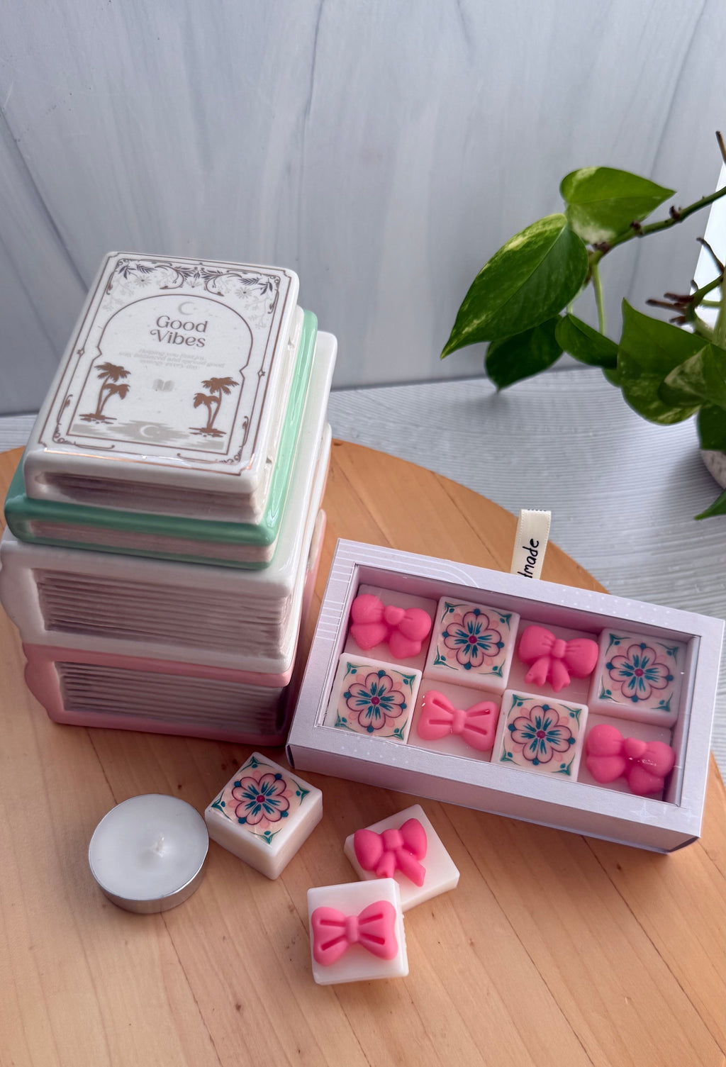 Set Quemador Cerámico Libros de Cuentos & Wax Melts – Pure Bamboo (Incluye 8 Melts y 5 Tealights)