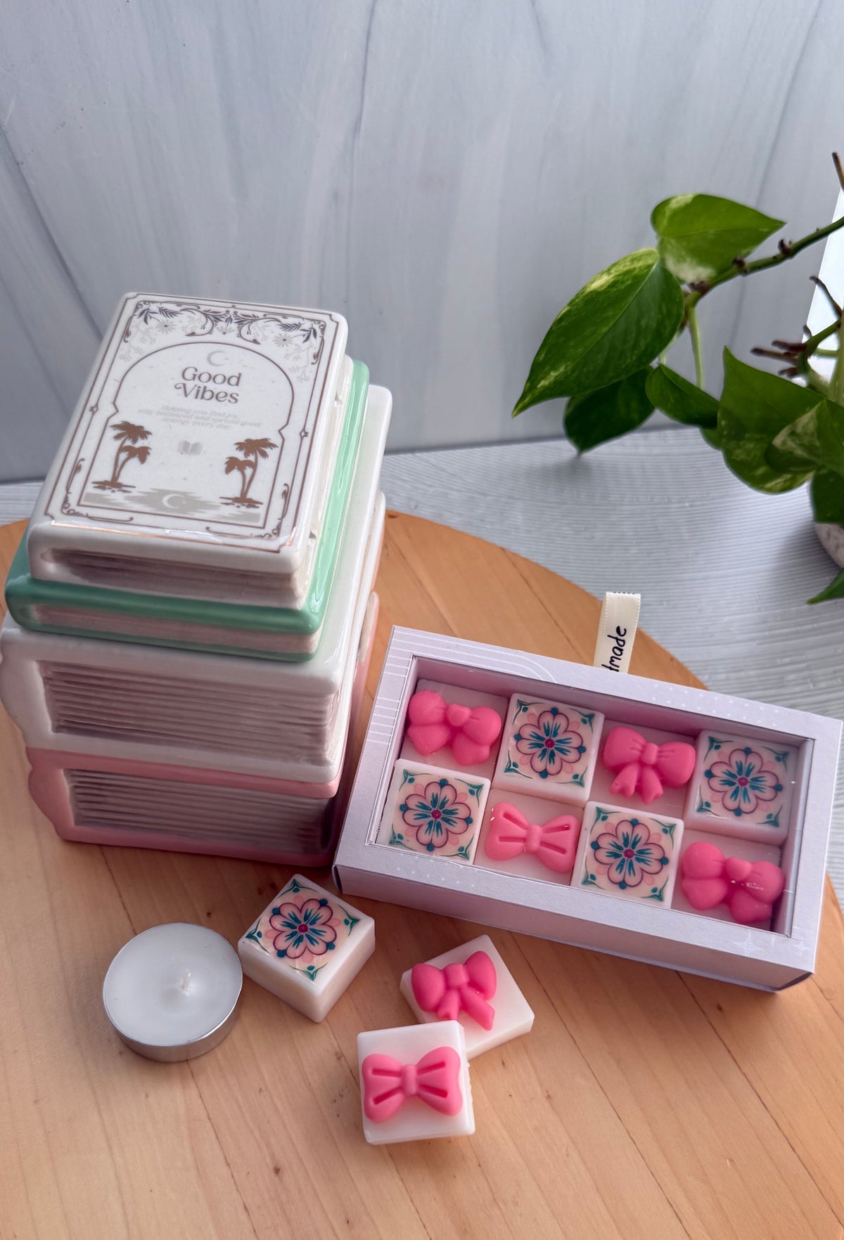 Set Quemador Cerámico Libros de Cuentos & Wax Melts – Pure Bamboo (Incluye 8 Melts y 5 Tealights)