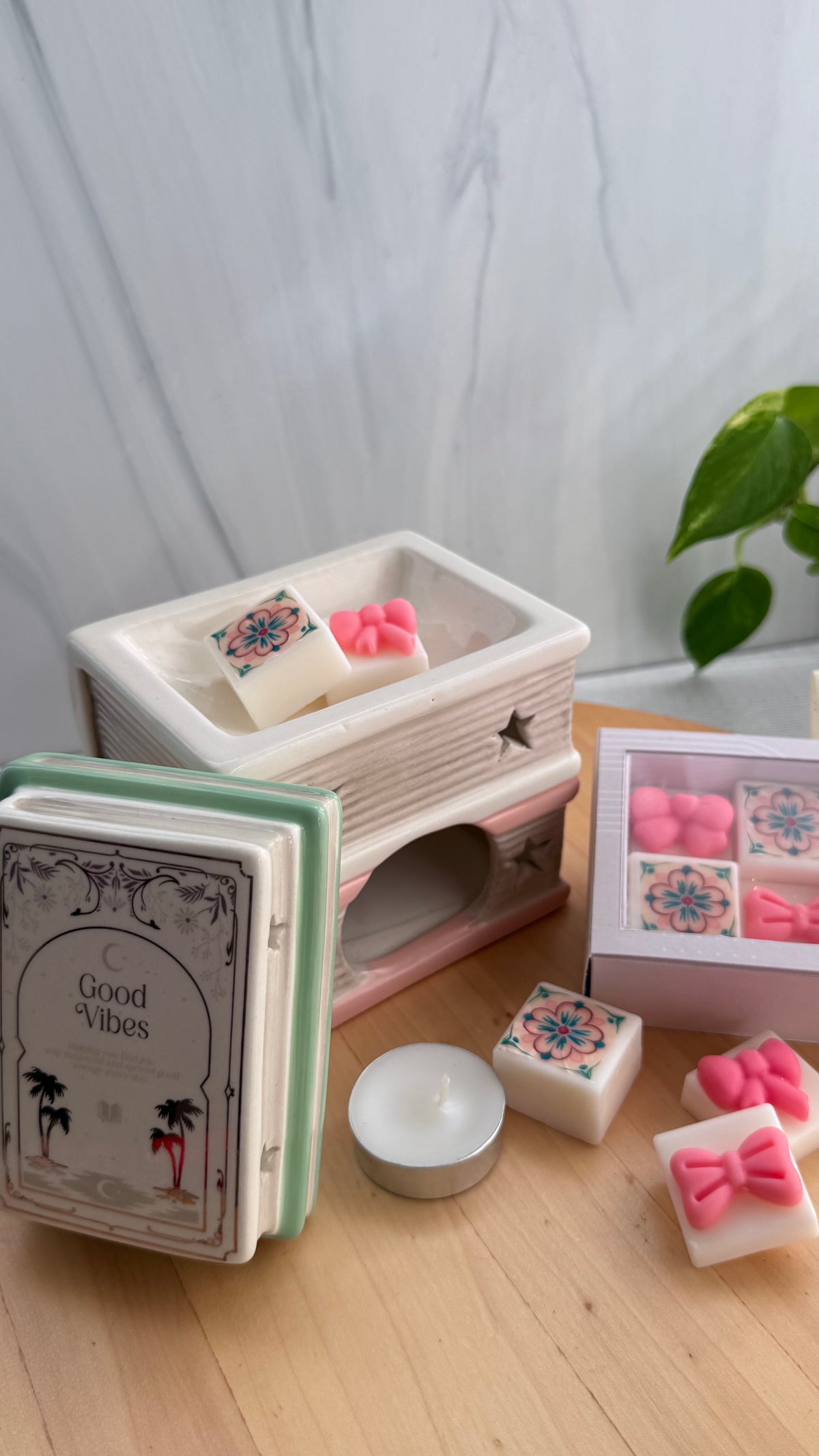 Set Quemador Cerámico Libros de Cuentos & Wax Melts – Pure Bamboo (Incluye 8 Melts y 5 Tealights)