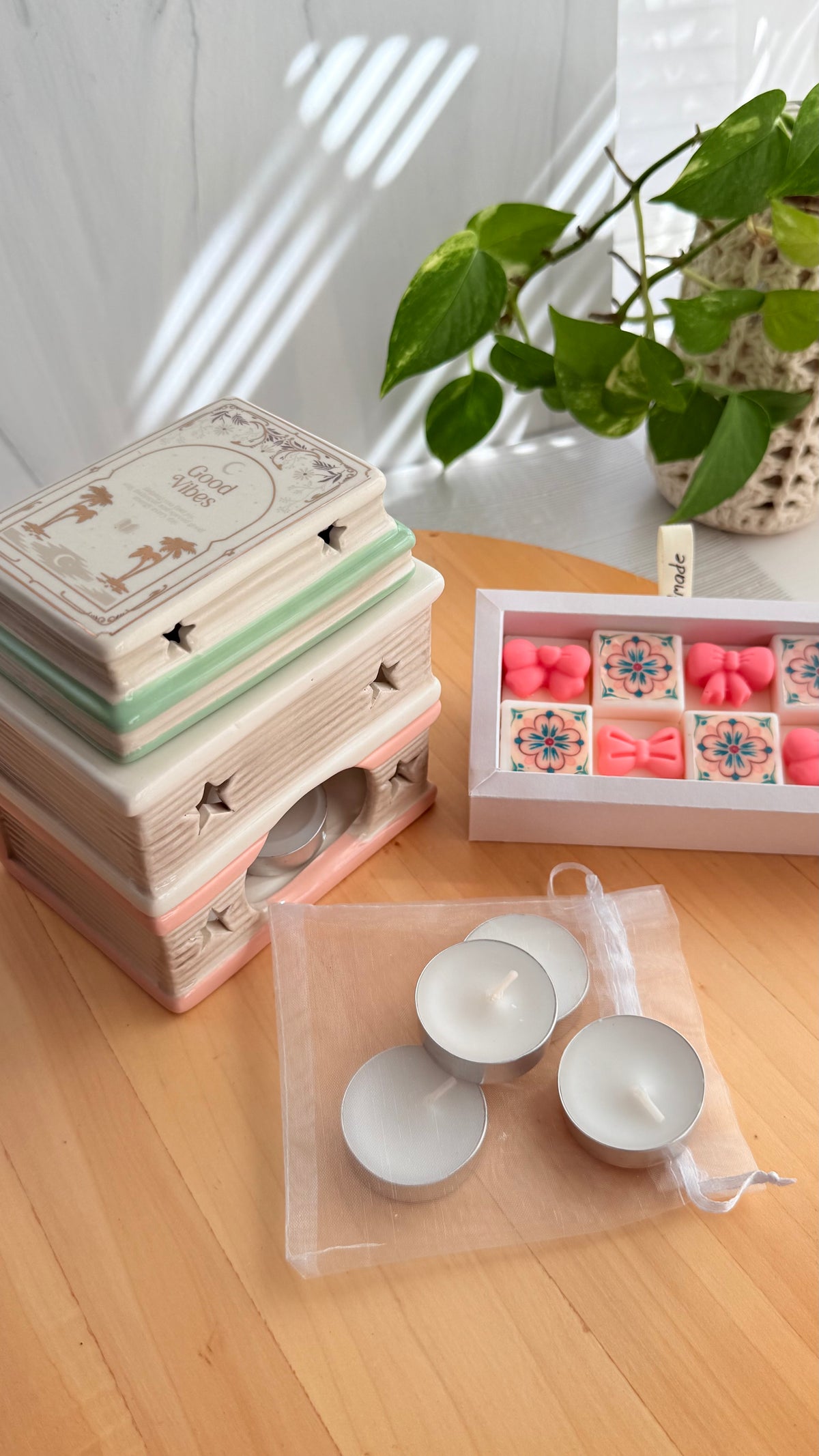 Set Quemador Cerámico Libros de Cuentos & Wax Melts – Pure Bamboo (Incluye 8 Melts y 5 Tealights)