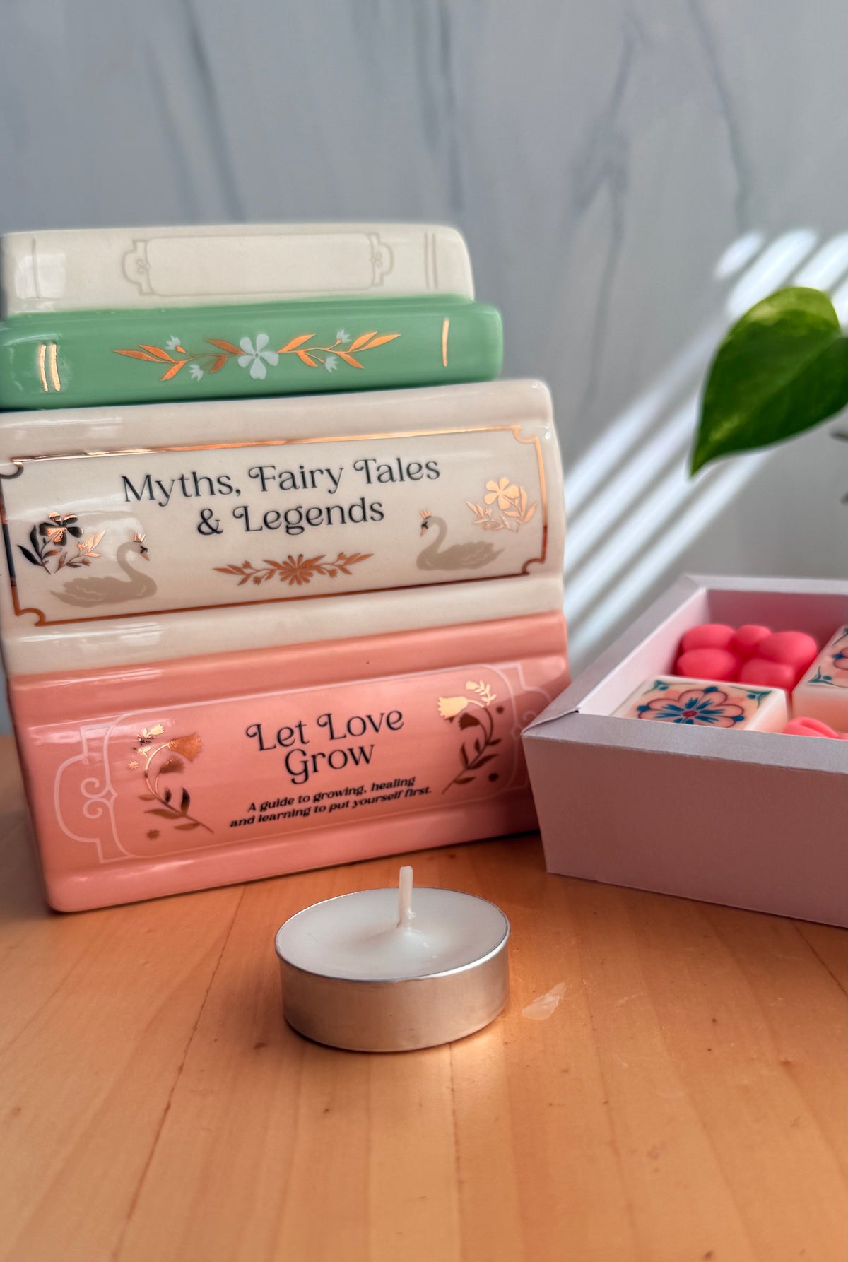 Set Quemador Cerámico Libros de Cuentos & Wax Melts – Pure Bamboo (Incluye 8 Melts y 5 Tealights)