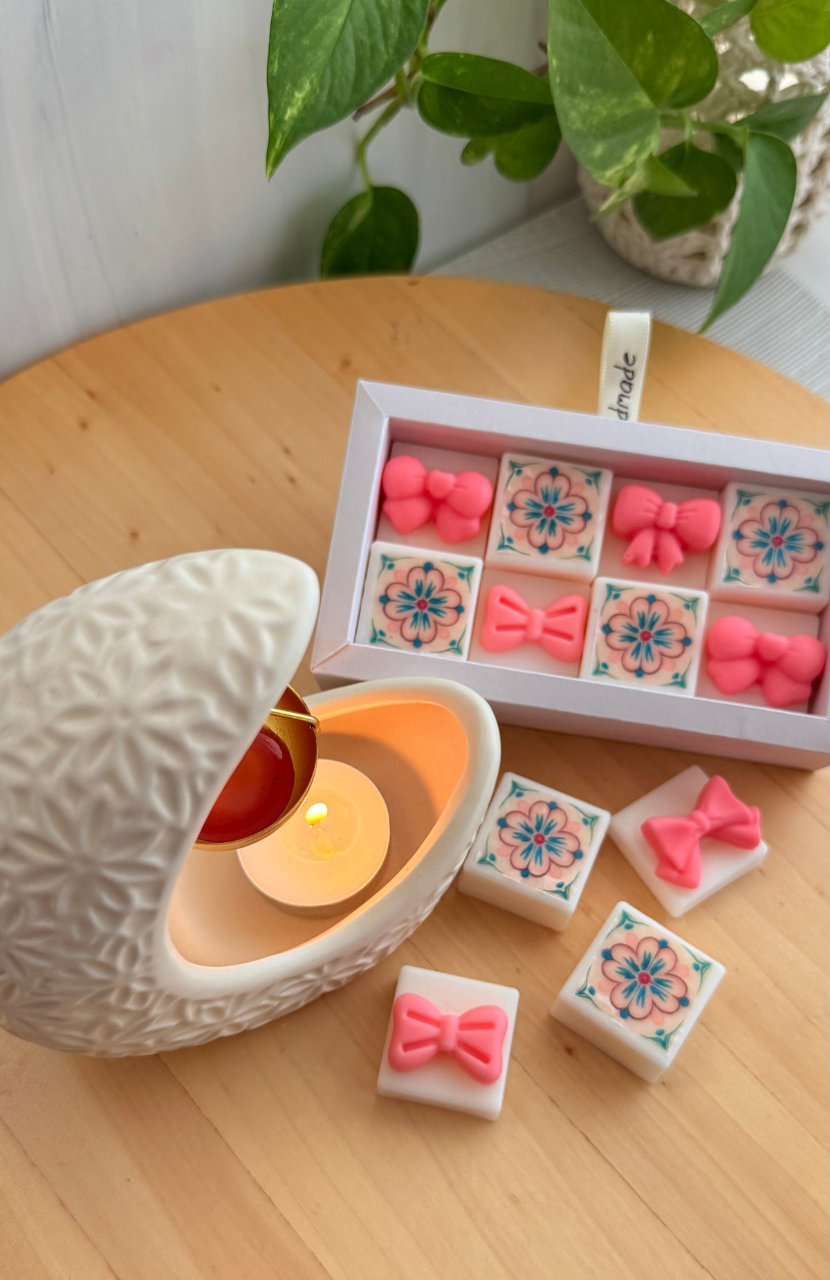 Set Quemador Cerámico Luna Creciente & Wax Melts – Pure Bamboo (Incluye 8 Melts y 5 Tealights)