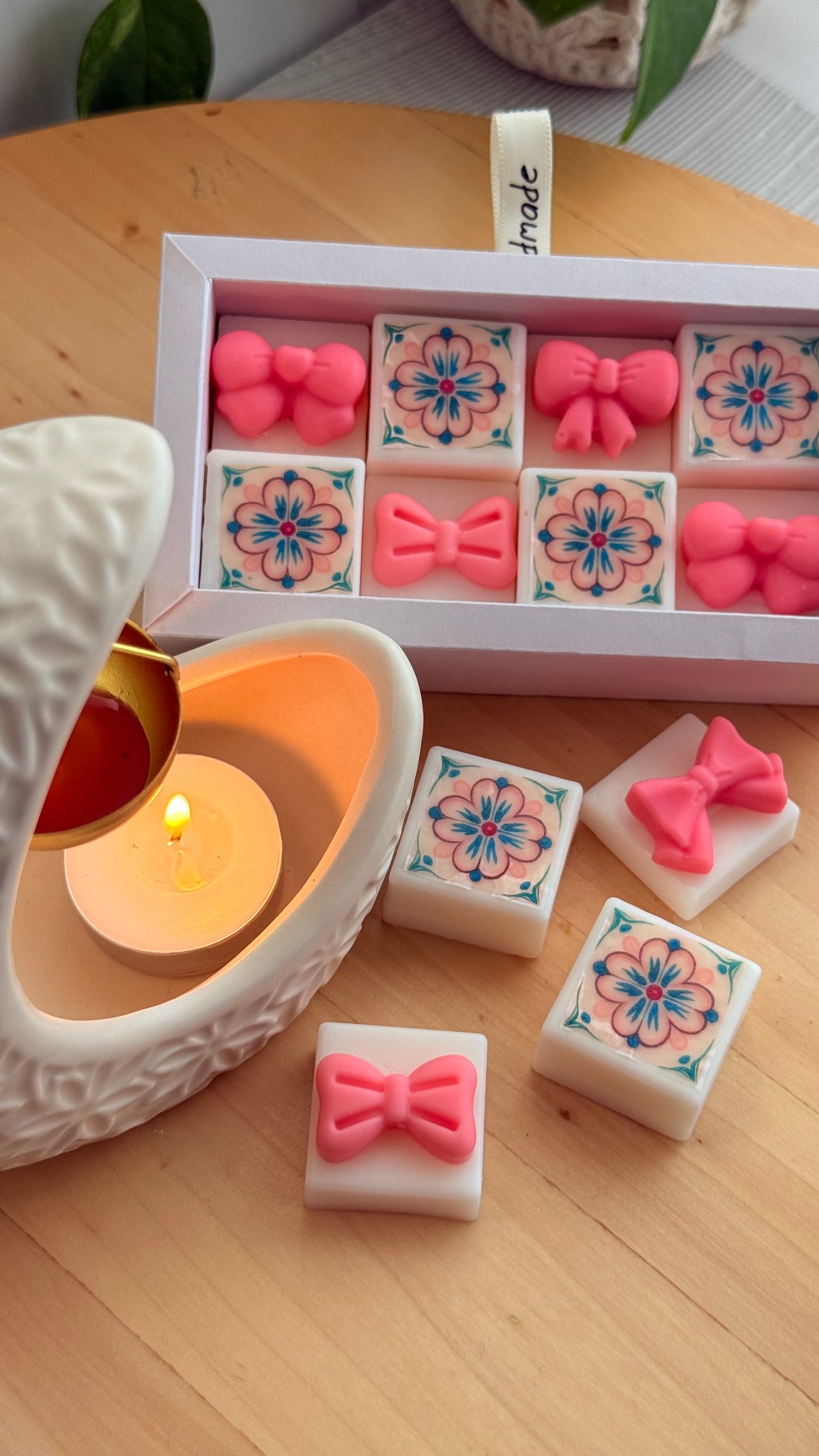 Set Quemador Cerámico Luna Creciente & Wax Melts – Pure Bamboo (Incluye 8 Melts y 5 Tealights)