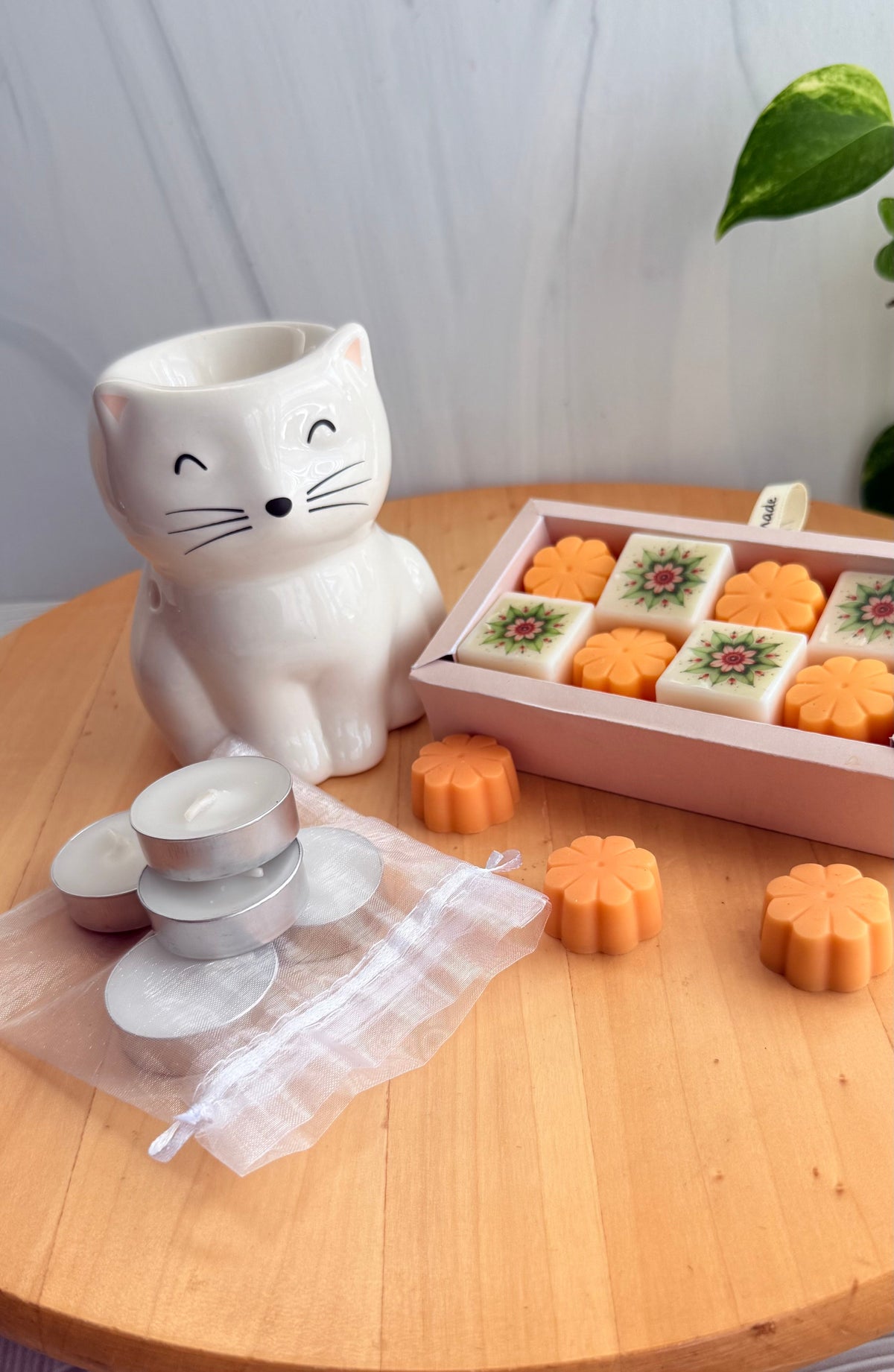 Set Quemador Cerámico Gatito Blanco & Wax Melts – Sweet Orange (Incluye 8 Melts y 5 Tealights)