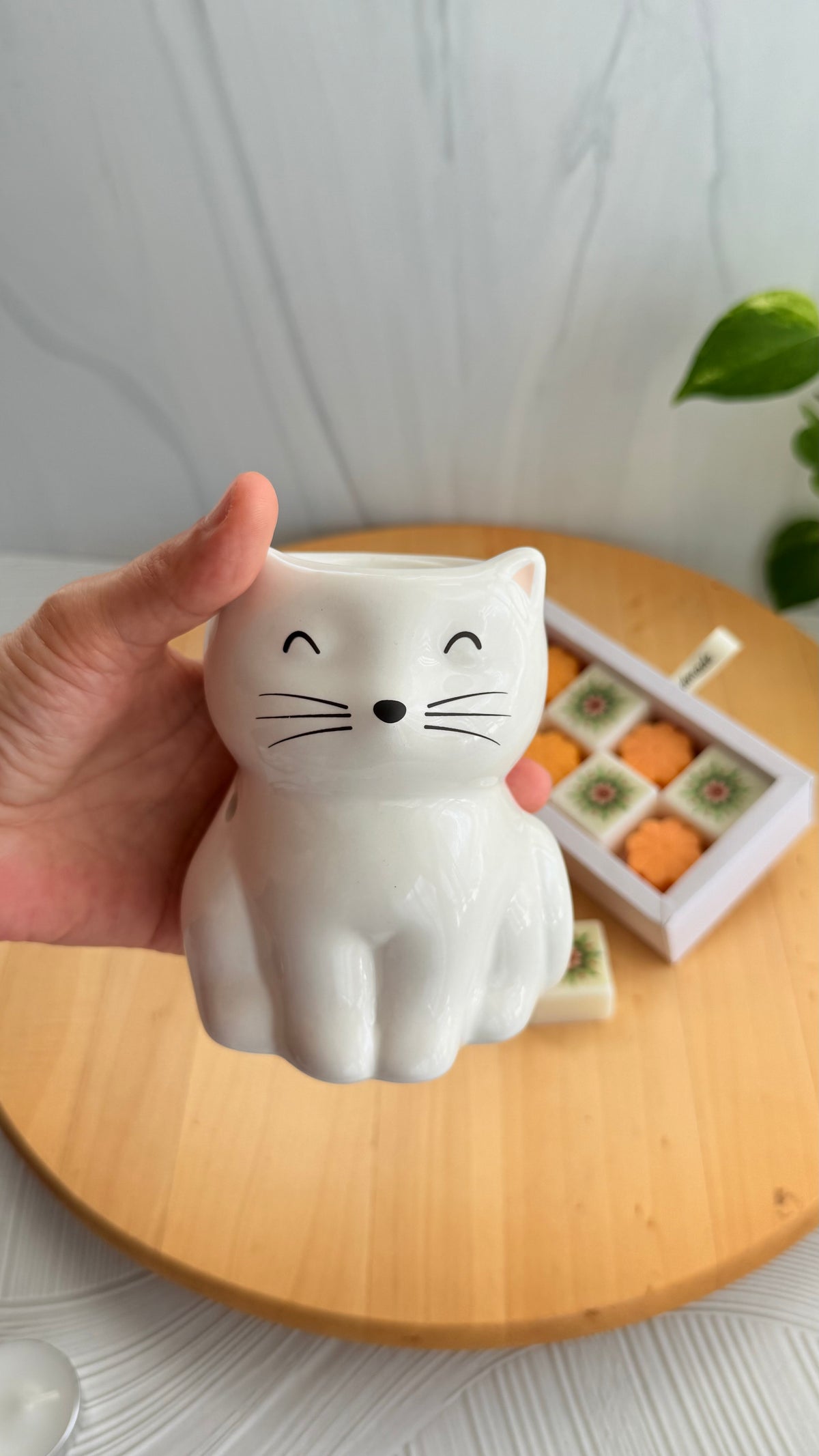Set Quemador Cerámico Gatito Blanco & Wax Melts – Sweet Orange (Incluye 8 Melts y 5 Tealights)
