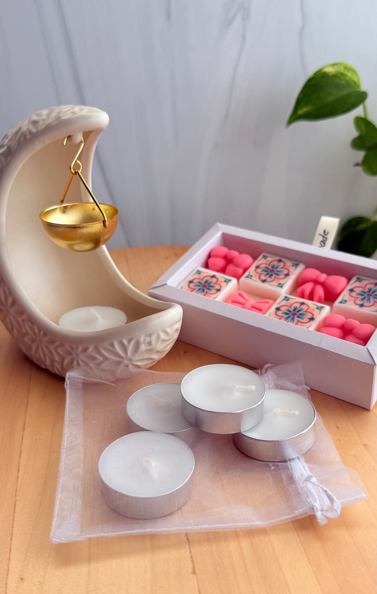 Set Quemador Cerámico Luna Creciente & Wax Melts – Pure Bamboo (Incluye 8 Melts y 5 Tealights)