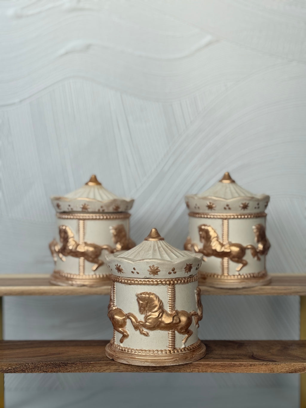 Vela Carrousel Dorado – Vela artesanal de soja con aroma cálido y diseño inspirado en la infancia | Navidad iluminada |