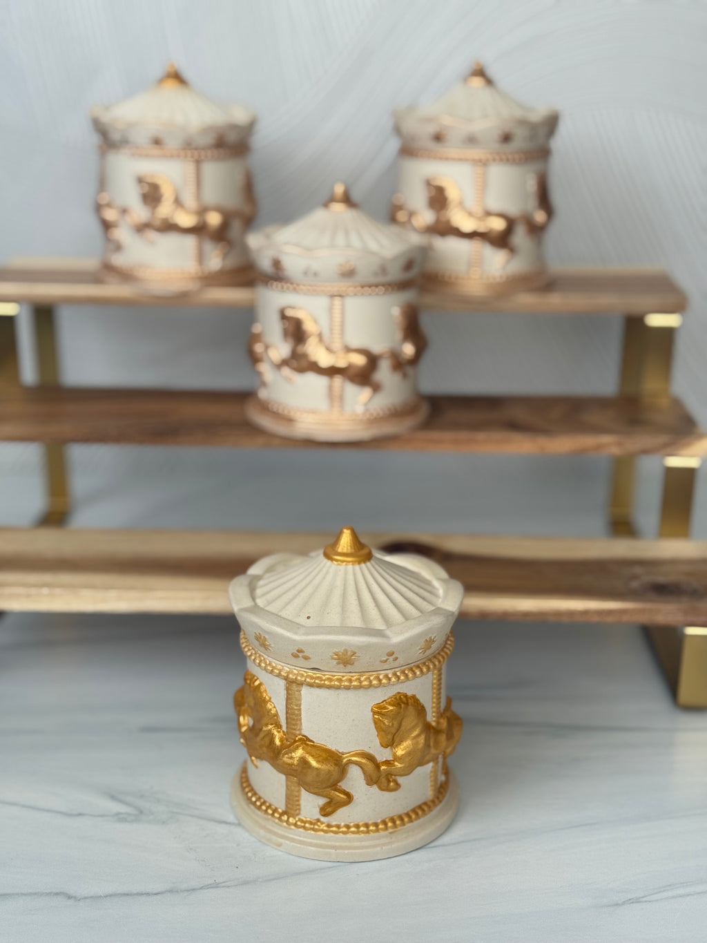 Vela Carrousel Dorado – Vela artesanal de soja con aroma cálido y diseño inspirado en la infancia | Navidad iluminada |