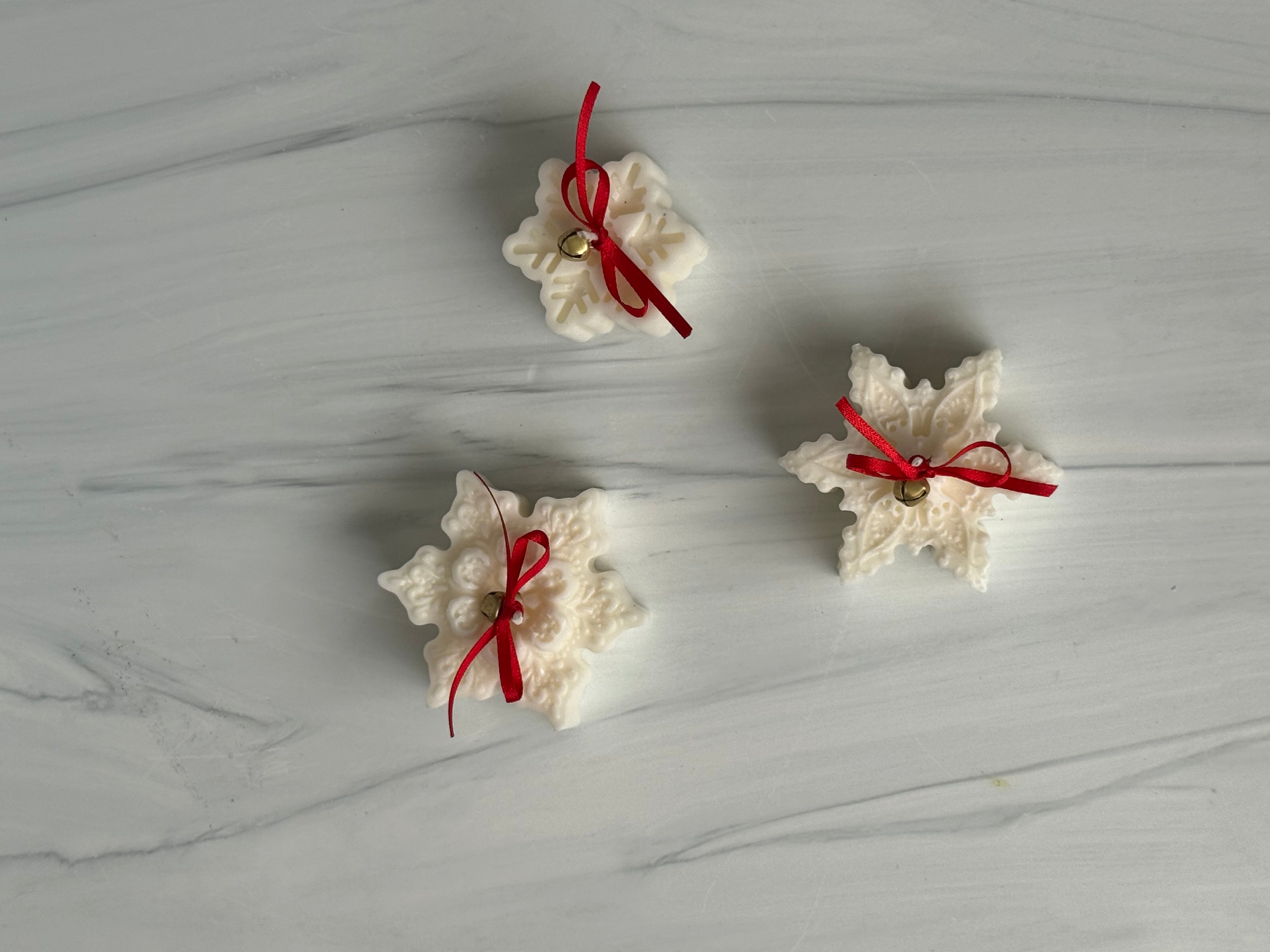 Set 3 Velas Copo de Nieve – Vela artesanal de soja con aroma suave y diseño navideño | Navidad iluminada |