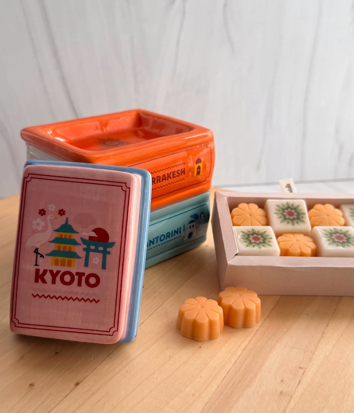 Travel Books Ceramic Oil Burner & Wax Melt Gift Set – Sweet Orange (Includes 8 Melts & 5 Tealights)