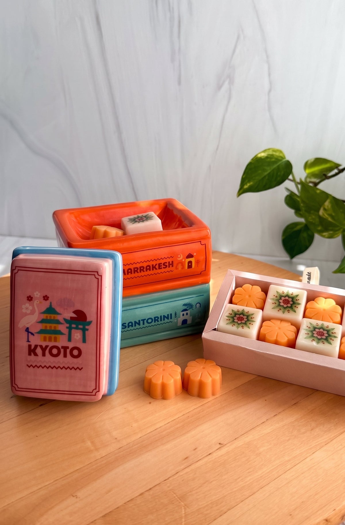 Travel Books Ceramic Oil Burner & Wax Melt Gift Set – Sweet Orange (Includes 8 Melts & 5 Tealights)